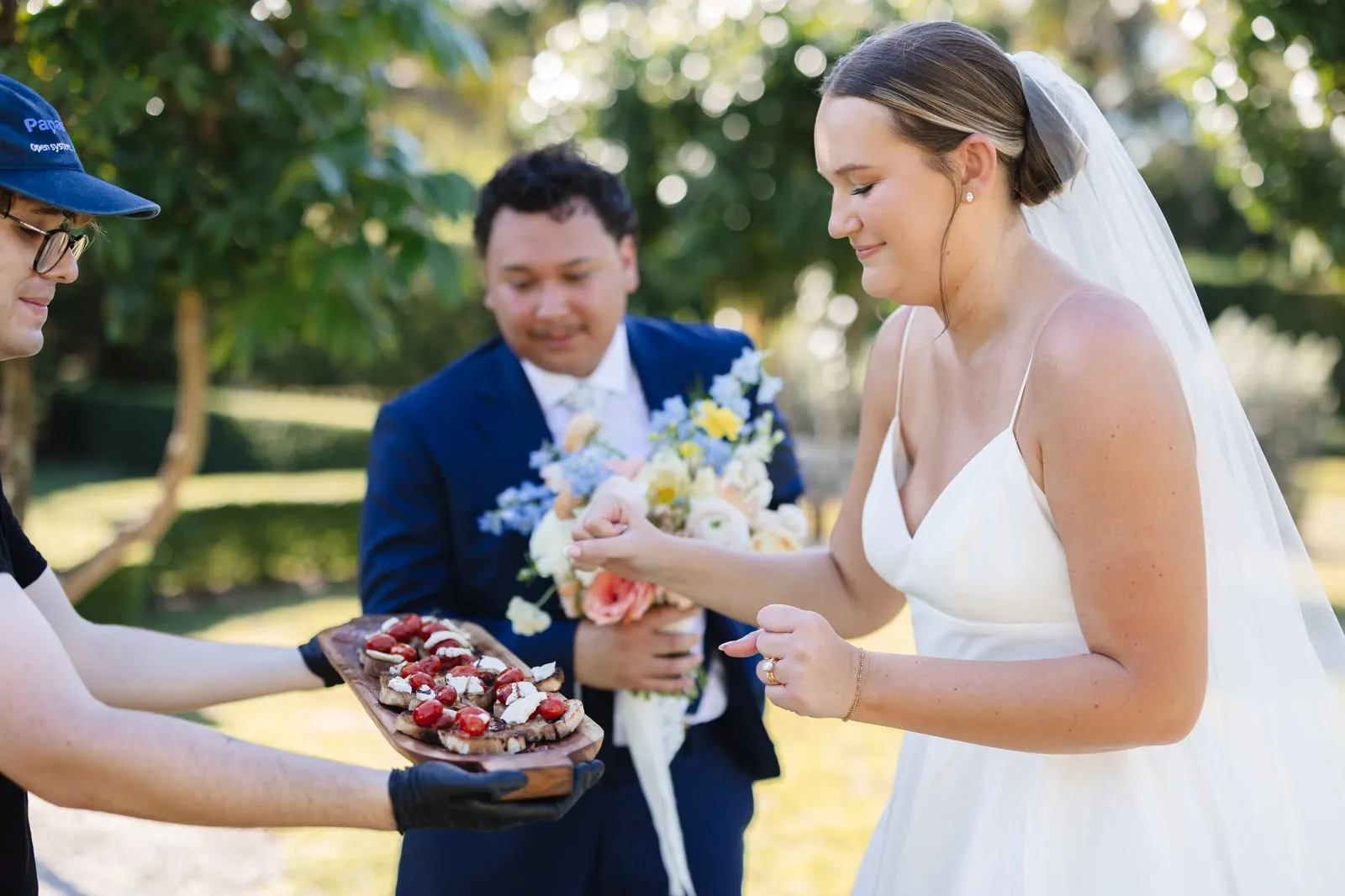 Newlyweds served fresh NY-style pizza at their South Florida wedding reception