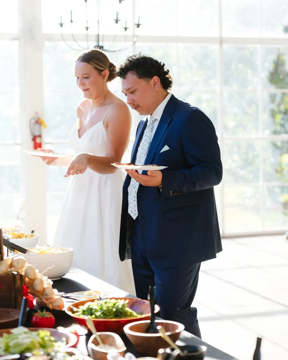 Newlyweds served fresh NY-style pizza at their South Florida wedding reception